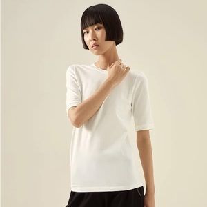 Brunello Cucinelli T-shirt comes with an original hanger